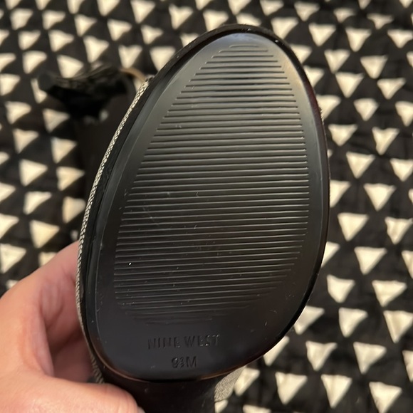 Never Worn- Nine West 3 inch heels 9.5 - Picture 4 of 6